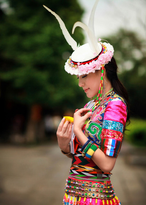 藏族服飾之美 傳統(tǒng)與現(xiàn)代的交融